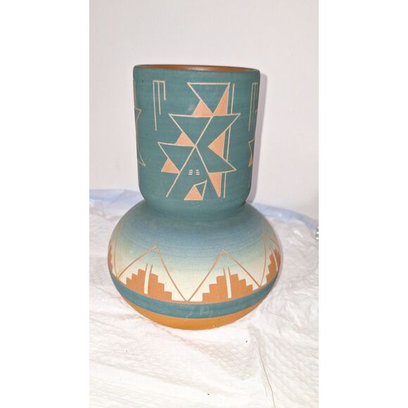 A Handmade Sioux Native American Art Pottery Vase Decorative Signed Southwestern - Picture 2 of 7